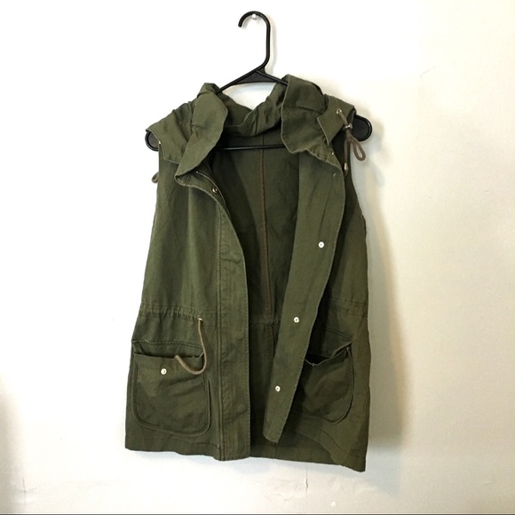 Olive green vest - Picture 1 of 1